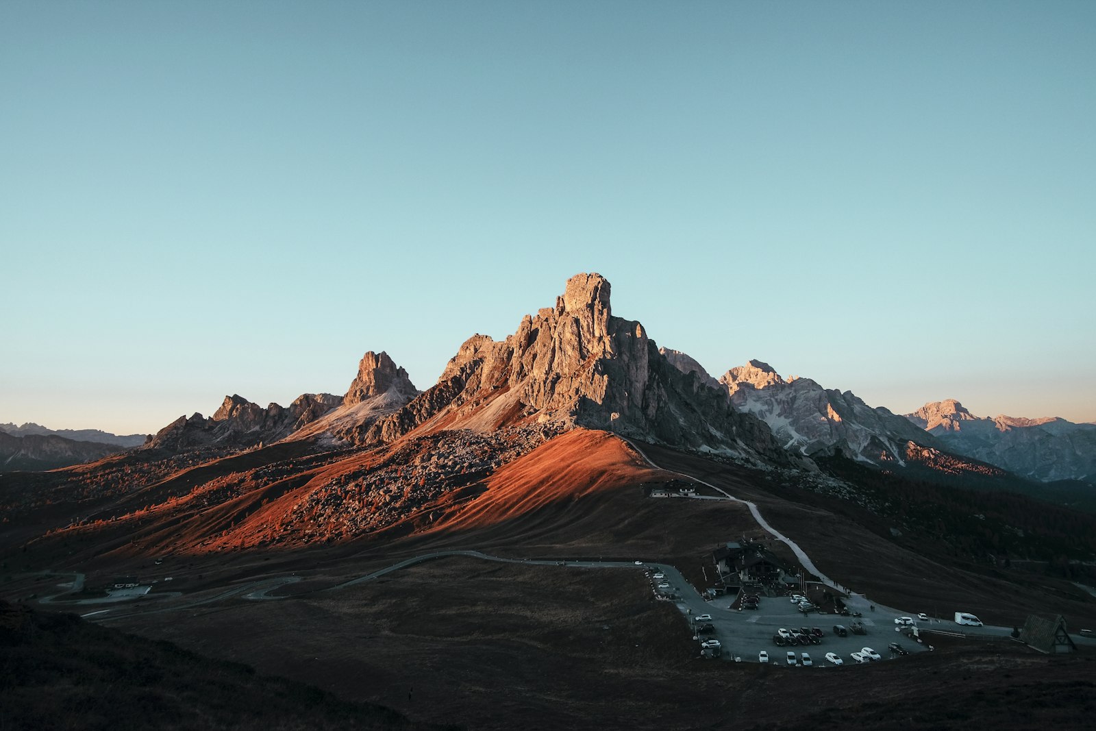 Solo Travel Made Simple: Using Self-Guided Tours With Confidence